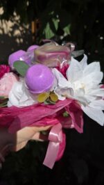Ajándék csokor – Parfümös szappannal és fürdőgolyóval - Image 2