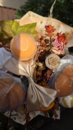 Ajándék csokor – Pumpkinspice latte szappannal és fürdőgolyóval - Image 3