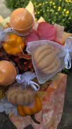 Ajándék csokor – Pumpkinspice szappannal és fürdőgolyóval - Image 2