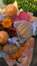 Ajándék csokor – Pumpkinspice szappannal és fürdőgolyóval - Image 5