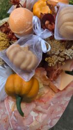 Ajándék csokor – Pumpkinspice szappannal és fürdőgolyóval - Image 8